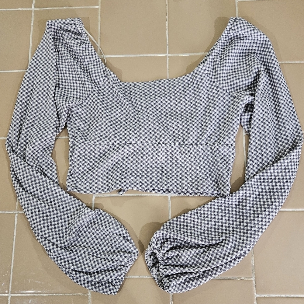 Gingham crop top with long sleeves. Size M. - Picture 3 of 7